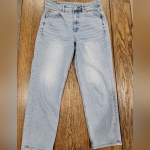 SHORT INSEAM AE Mom Straight Jean Light Wash